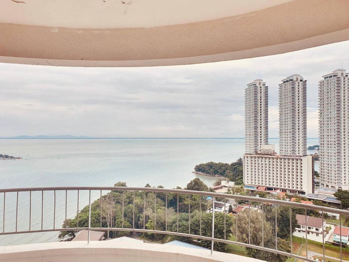 Romantic Couple Suite + Beach-Front Balcony Tanjung Bungah  Exterior photo